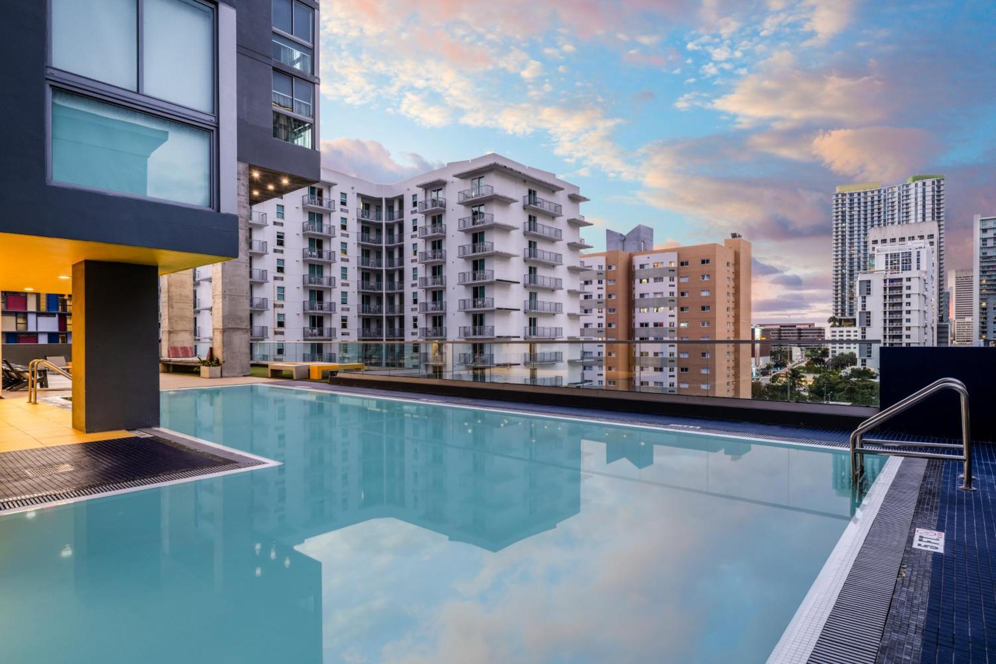 Atwell Suites Miami Brickell By Ihg Bagian luar foto